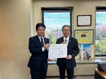 写真:感謝状贈呈の様子