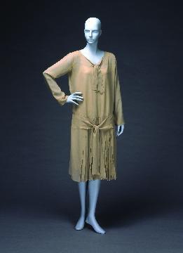 ガブリエル・シャネル《デイ・ドレス》の写真