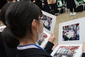 写真:交流会風景 写真のプレゼント