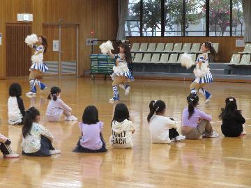 写真:チアドラゴンズのダンス教室