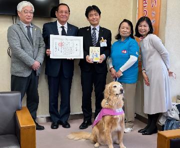 写真:NPO CANBE様 贈呈式風景