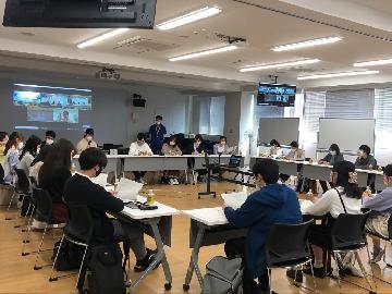 写真:センパイの企画会議風景1