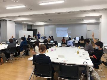 写真:センパイの企画会議風景2