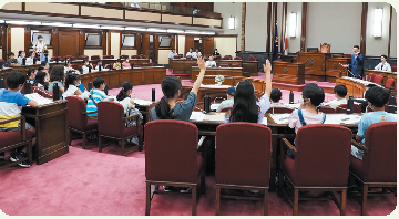 写真:陸前高田市と名古屋市との交流について学ぶ様子