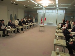 写真:ガルセッティ市長と懇談