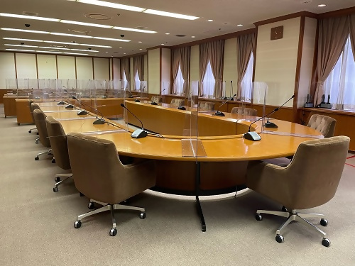 写真:委員会室の様子