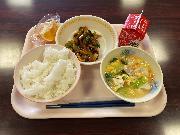 現在の学校給食の写真です。