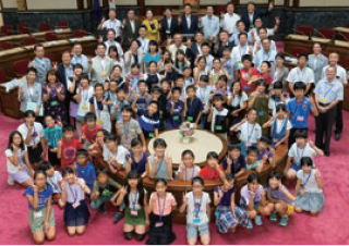 子ども議員の皆さんの写真