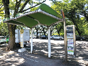 市バス停留所の写真です。