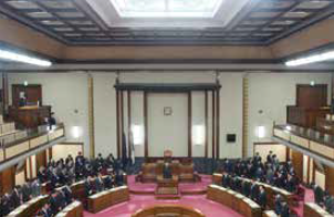 議員総会の様子の写真です。