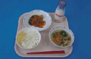 名古屋市 小学校給食の写真です。