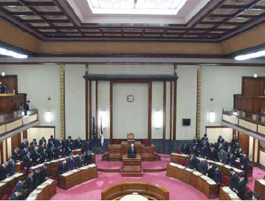 議員総会の様子の写真です。