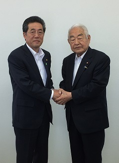名古屋市会議長と陸前高田市議会議長の写真