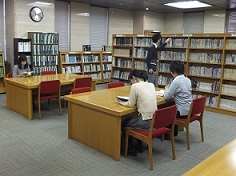 写真:市会図書室