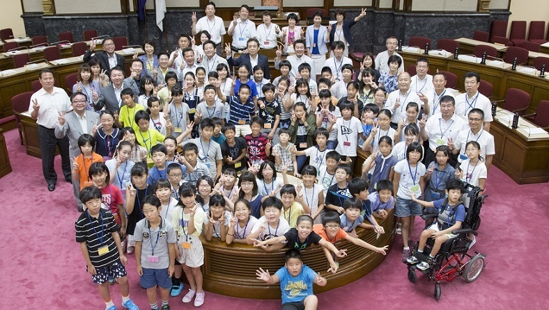子ども議員の皆さんの集合写真