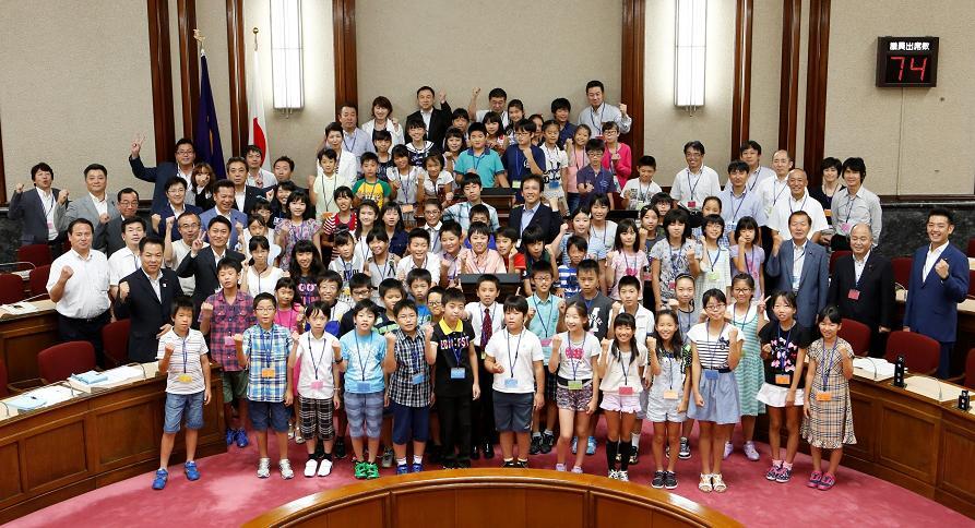 子ども議員のみなさんの集合写真