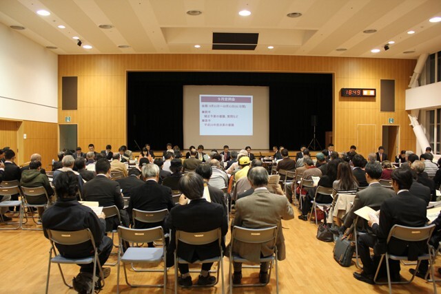 写真：西区役所講堂でモデル実施した議会報告会の様子