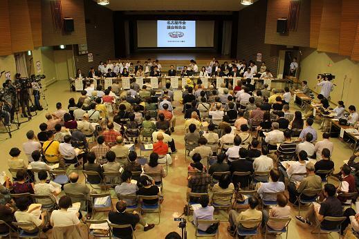 千種区役所講堂での議会報告会の様子の写真です。