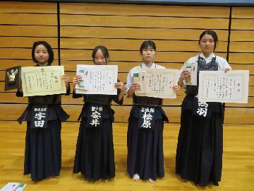 写真：中学生女子の部の入賞者