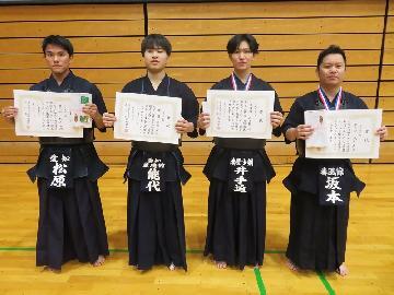 写真：一般男子の部(五段以下)の入賞者