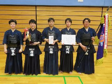 写真：団体戦　加盟団体の部の優勝チーム