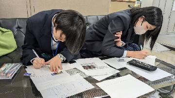 写真:中日新聞社での体験風景