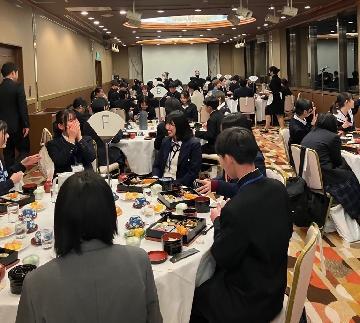 写真:夕食交流会の様子