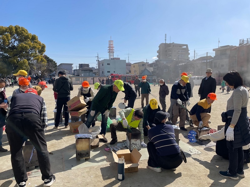 写真:お芋を焼く風景