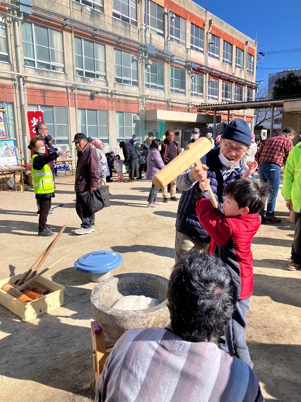 写真:みんなで協力!