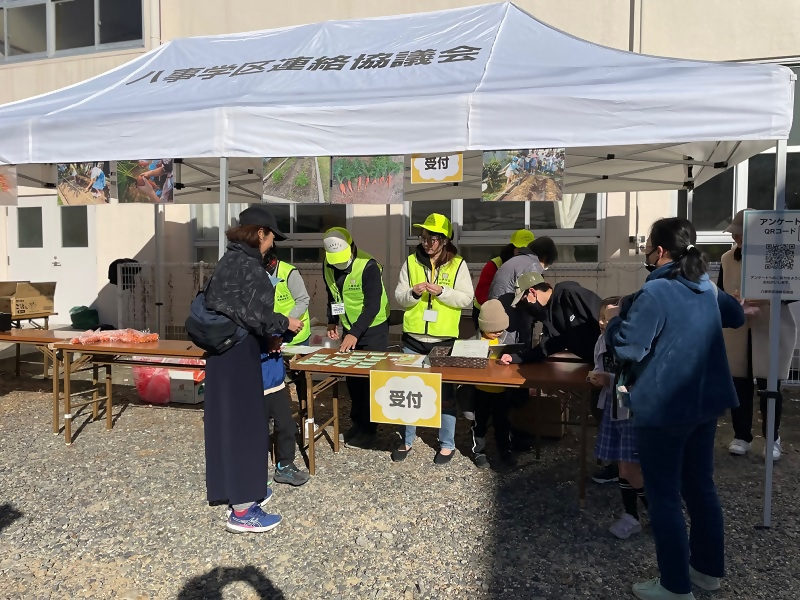 写真：受付の様子1