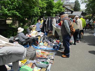 森のフリーマーケットイメージ写真