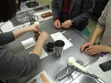 写真:参加者の方の体験の様子