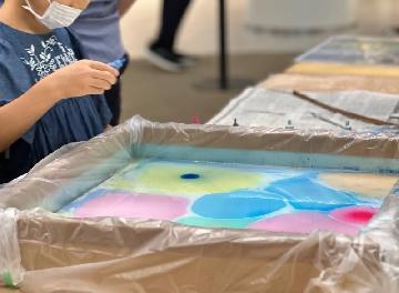 写真:ハンカチマーブル染め体験