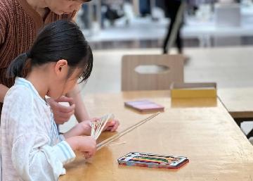 写真:扇子づくり体験