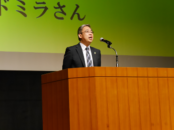 写真：区長あいさつの様子（映画と講演のひととき）