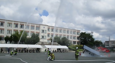 写真：放水訓練の様子