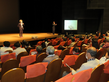 写真：講演会の様子