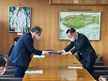 写真：締結式の様子2