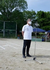 写真：開会式で挨拶する水野区長