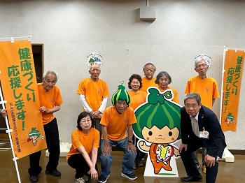 写真：健康づくり隊の皆様と記念撮影