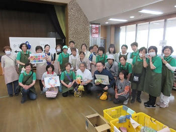 女性会バザー後集合写真
