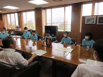 写真：区長へ報告会