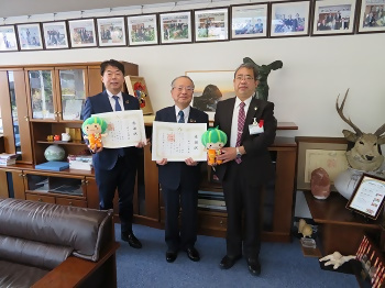 写真：田口会長、田口社長と区長