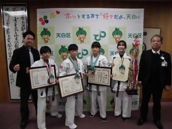 写真：皆と記念撮影