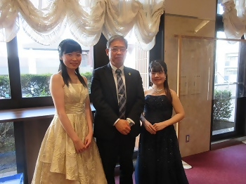 武市さんと倉橋さんとともに記念写真