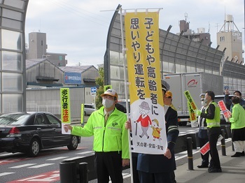 写真：サイン板キャンペーンの様子1