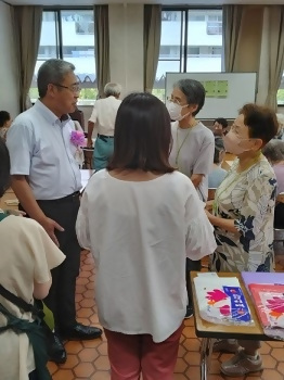 参加者とのコミュニケーションの様子の写真