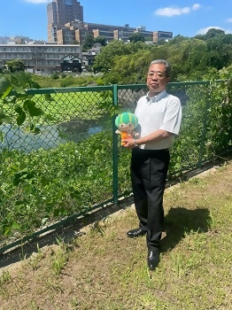 写真：天白渓下池（ため池）を訪れる市長