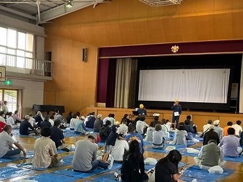 写真：体育館での訓練の様子