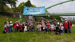 こいのぼり飾り付けでの集合写真